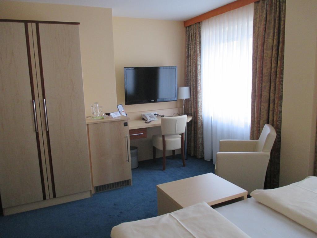 Hotel Apollo Garni Ratisbonne Extérieur photo