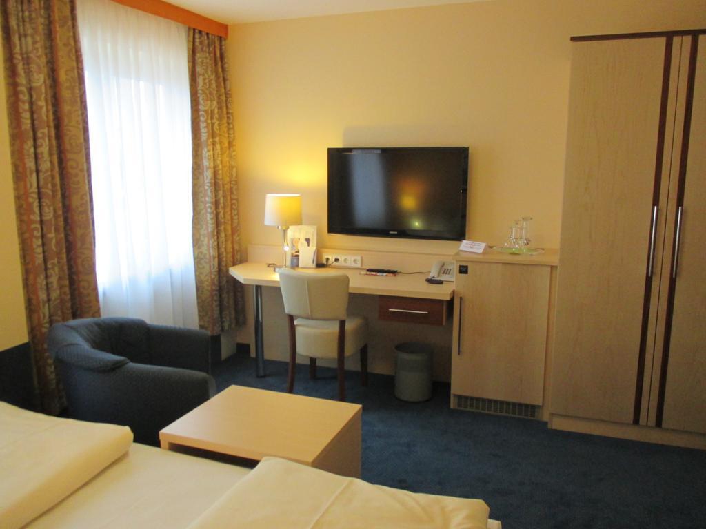 Hotel Apollo Garni Ratisbonne Extérieur photo